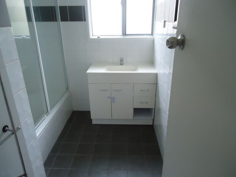 11 Gibbs St, Churchill QLD 4305