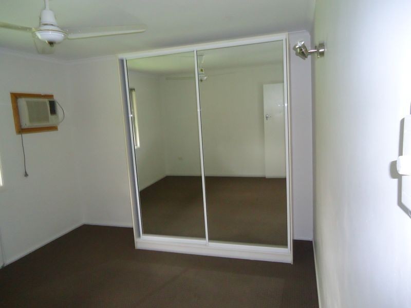 11 Gibbs St, Churchill QLD 4305