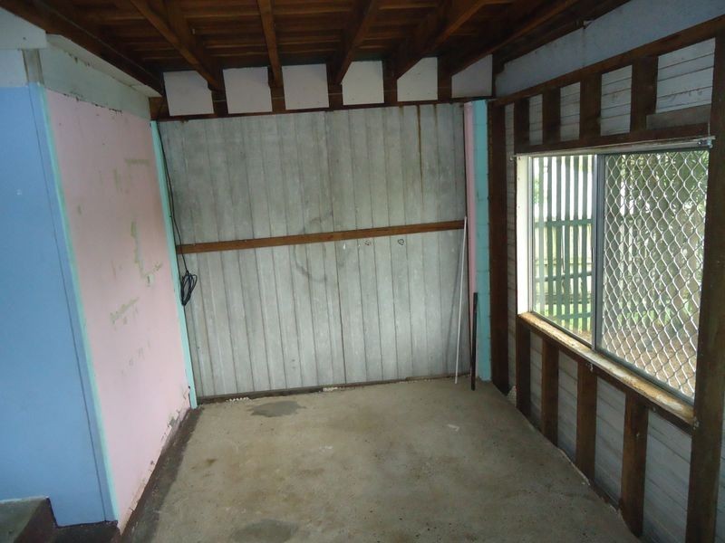 11 Gibbs St, Churchill QLD 4305