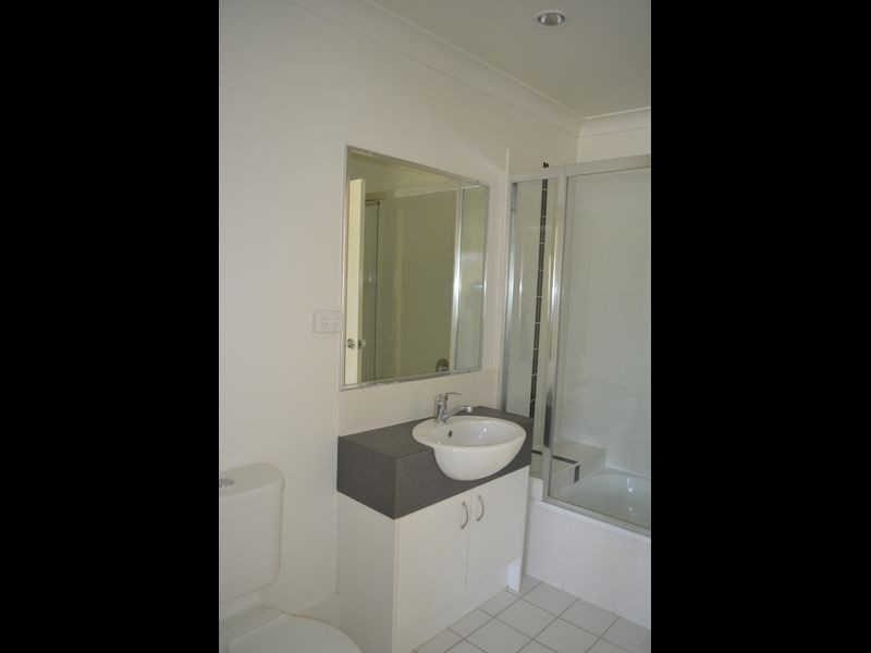2/8 Rosegum Place, Redbank Plains QLD 4301