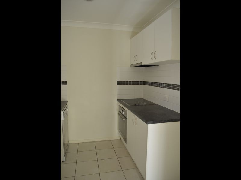 2/8 Rosegum Place, Redbank Plains QLD 4301