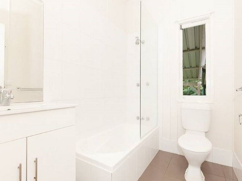 165 South Station Rd, Silkstone QLD 4304