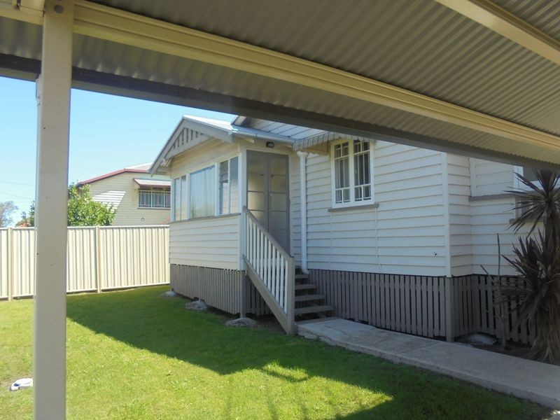 38 George St, Silkstone QLD 4304