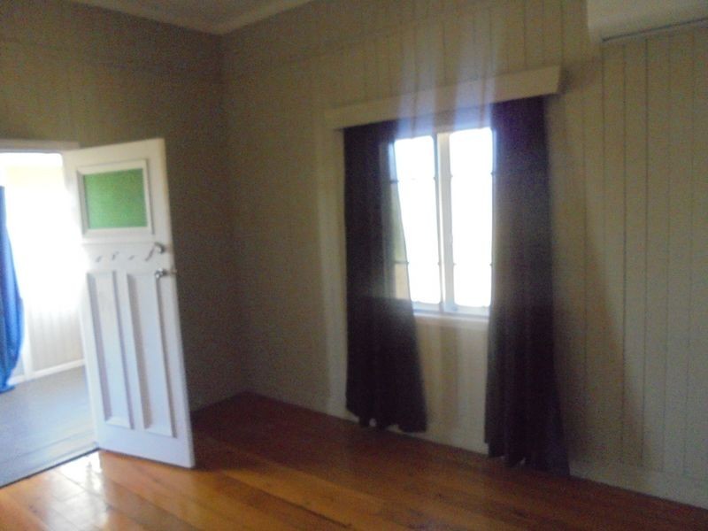 38 George St, Silkstone QLD 4304