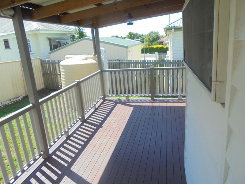 38 George St, Silkstone QLD 4304