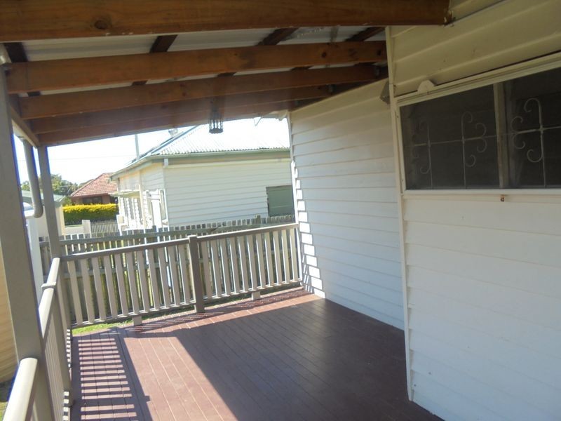 38 George St, Silkstone QLD 4304