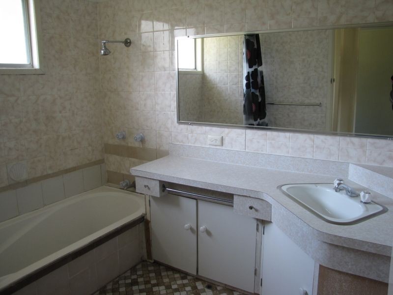 42 Lacey Street, Camira QLD 4300