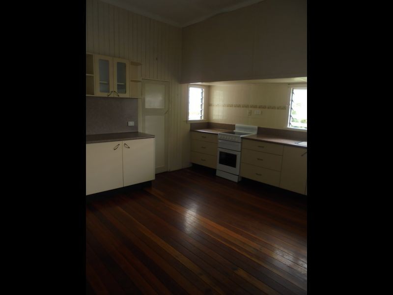 8 McGrath Lane, Booval QLD 4304
