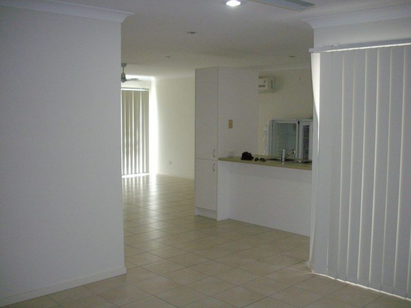 15/8 Rosegum Place, Redbank Plains QLD 4301