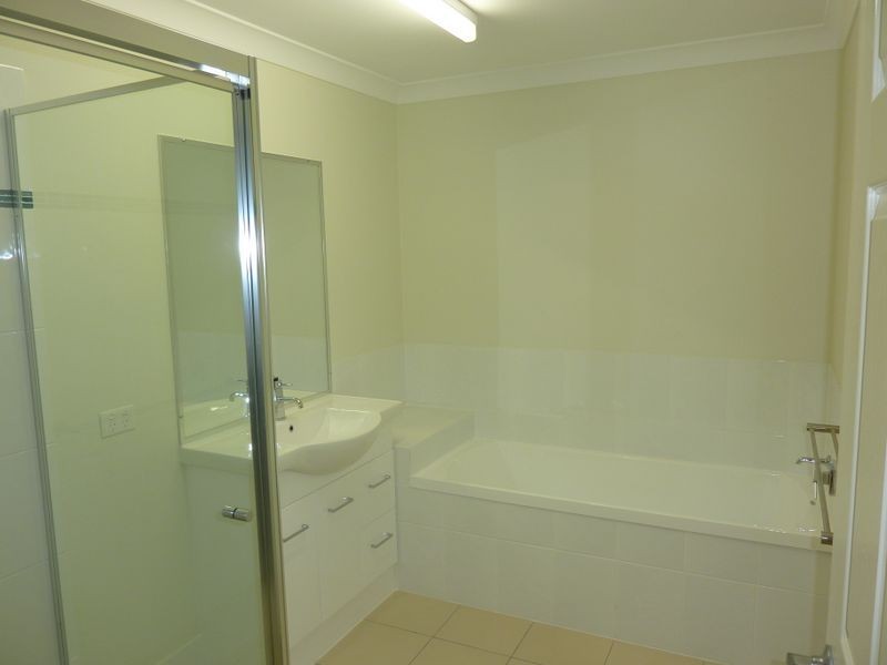 2/76A Jones Road, Bellbird Park QLD 4300