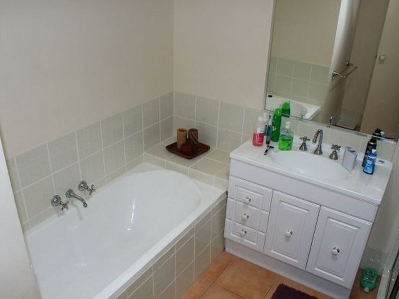 2/18 De Valera Street, Collingwood Park QLD 4301