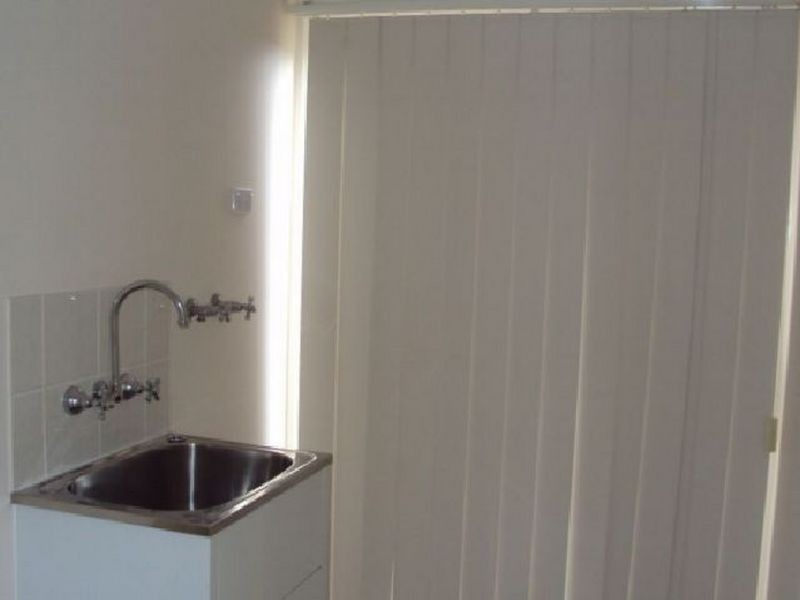 2/18 De Valera Street, Collingwood Park QLD 4301