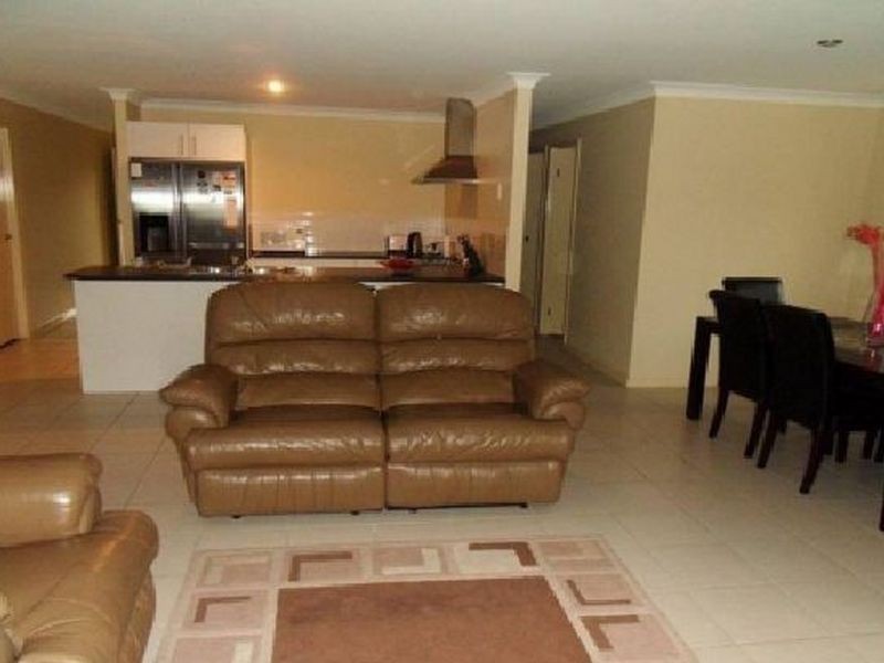 1/7 Charlton Close, Collingwood Park QLD 4301