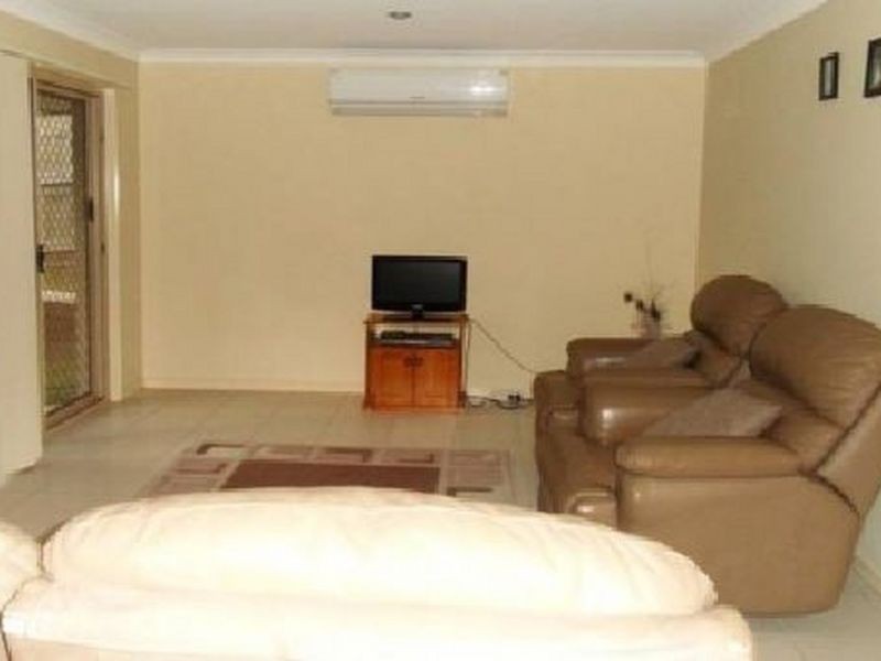 1/7 Charlton Close, Collingwood Park QLD 4301