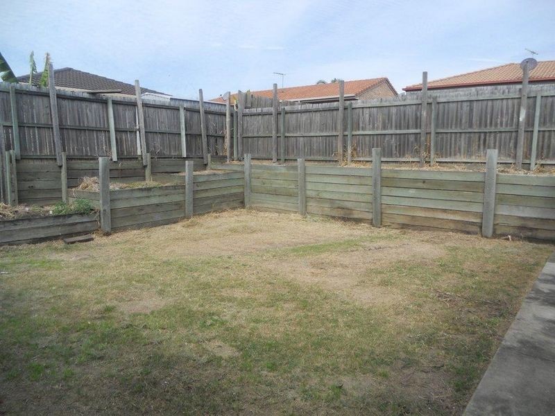 8 Lyrebird Lane, Bellbird Park QLD 4300