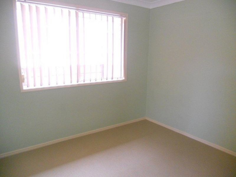 8 Lyrebird Lane, Bellbird Park QLD 4300