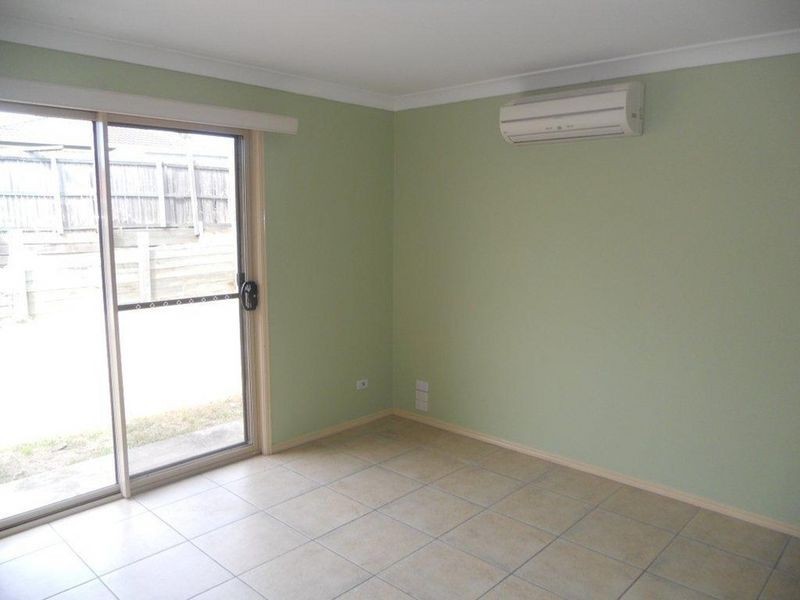 8 Lyrebird Lane, Bellbird Park QLD 4300