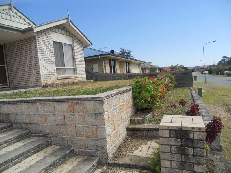 8 Lyrebird Lane, Bellbird Park QLD 4300