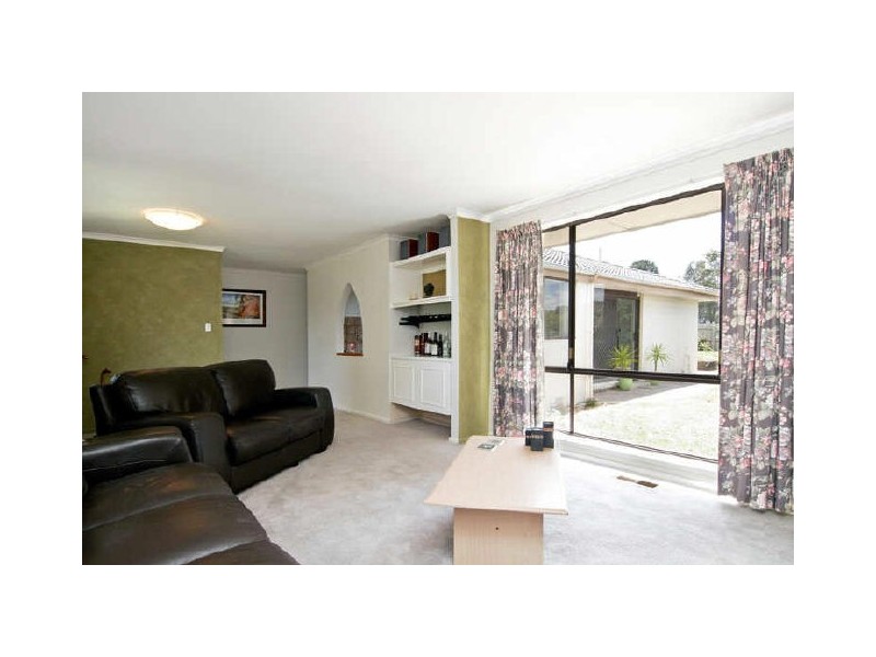 5 Ansett Cres, Forest Hill VIC 3131