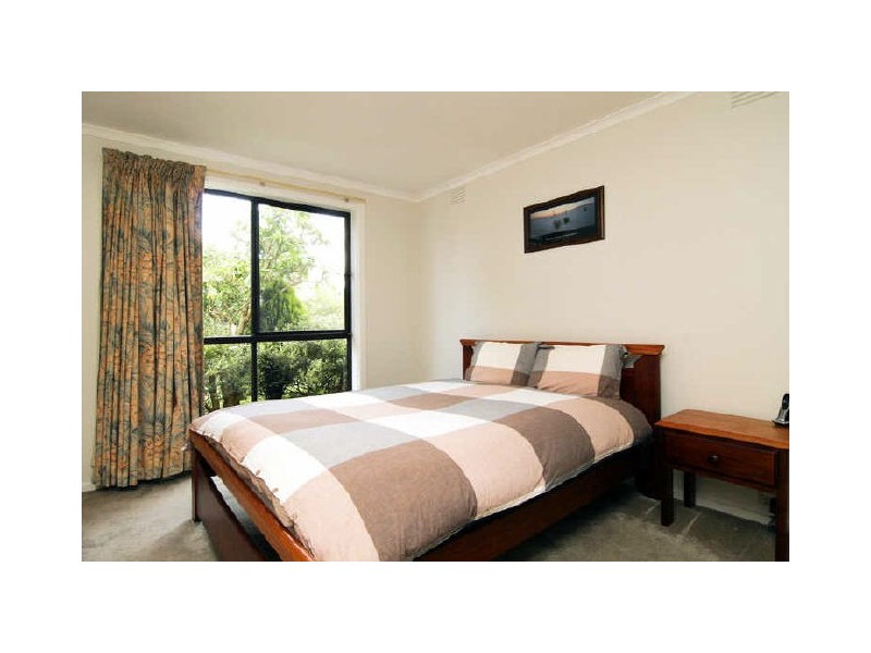 5 Ansett Cres, Forest Hill VIC 3131