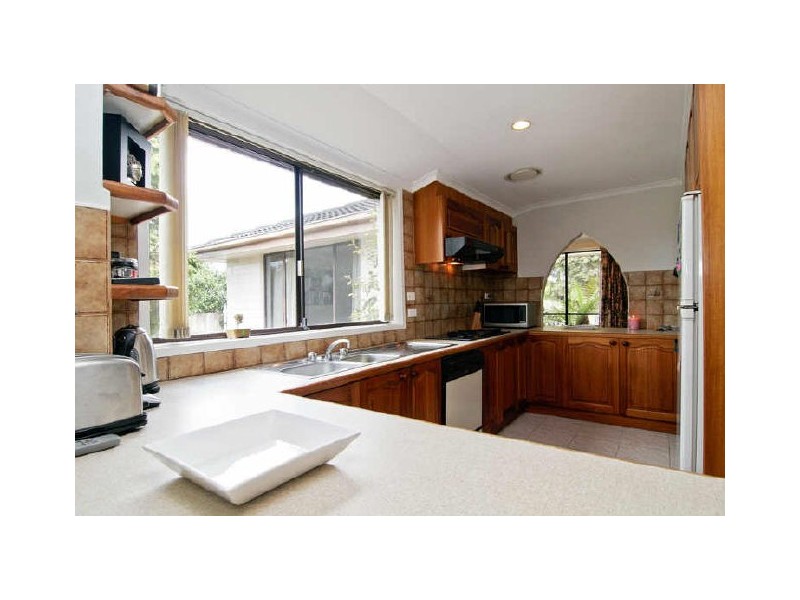 5 Ansett Cres, Forest Hill VIC 3131