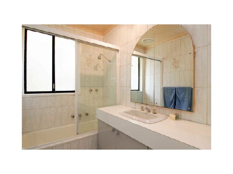 5 Ansett Cres, Forest Hill VIC 3131