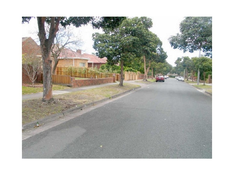 18 Wallace Street, Burwood VIC 3125