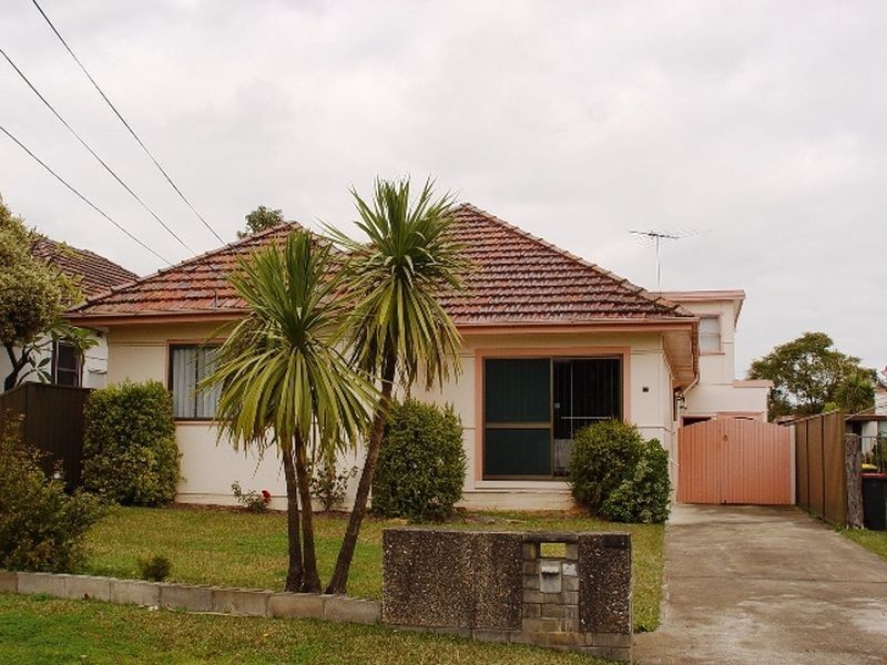 11 Birrong Ave, Birrong NSW 2143