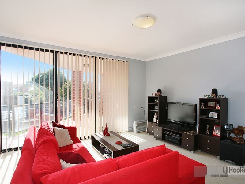 9/1-5 Kitchener Ave, Regents Park NSW 2143