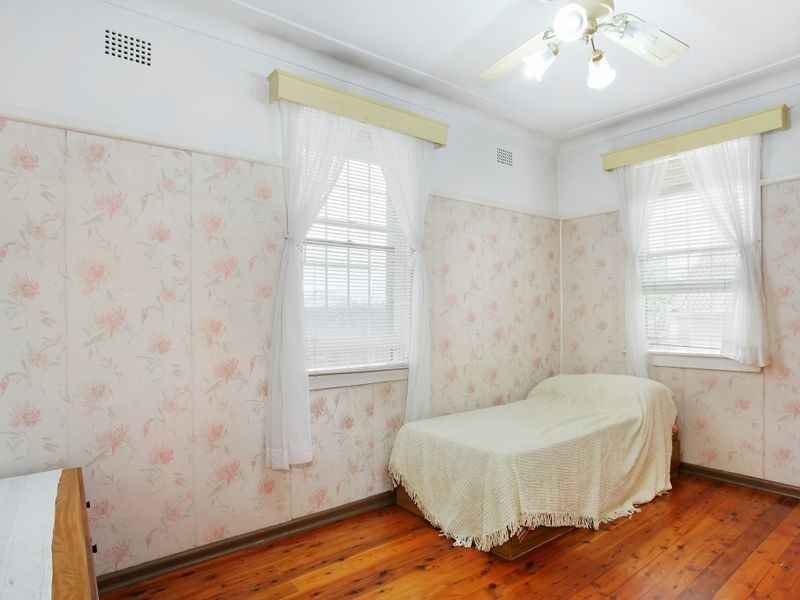 121 River Ave, Fairfield East NSW 2165