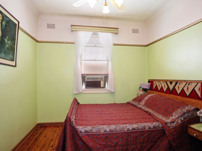 121 River Ave, Fairfield East NSW 2165