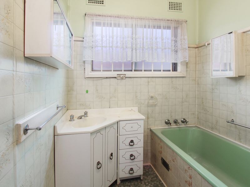 125 Woodville Rd, Chester Hill NSW 2162