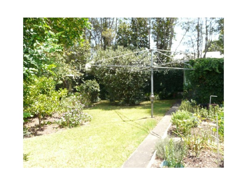 9 Dempster Cres, Regents Park NSW 2143