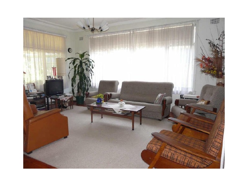 9 Dempster Cres, Regents Park NSW 2143