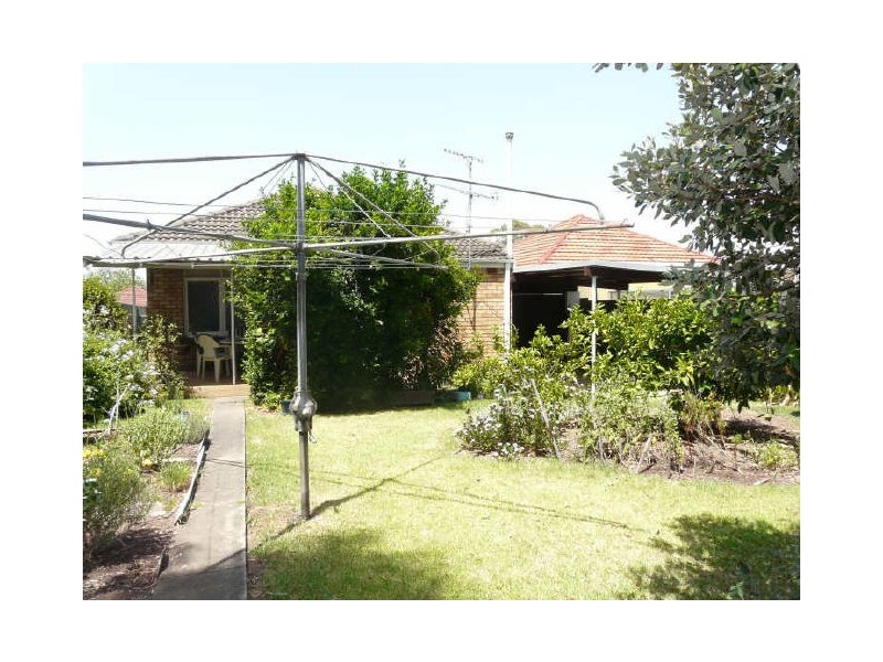 9 Dempster Cres, Regents Park NSW 2143