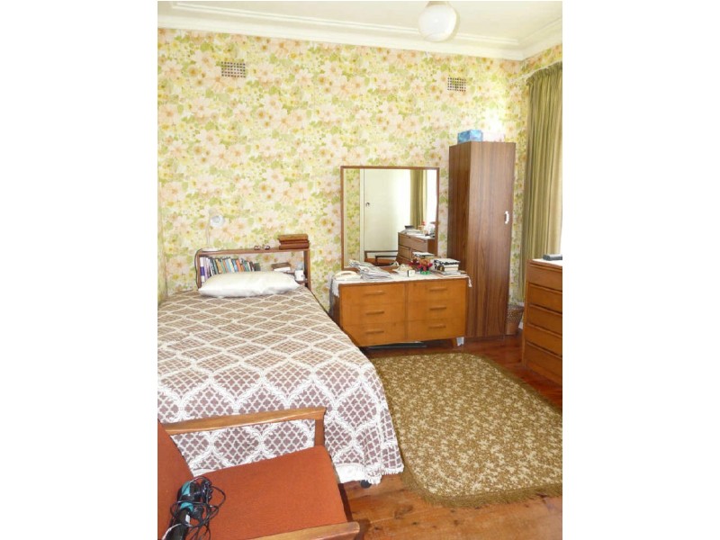 9 Dempster Cres, Regents Park NSW 2143