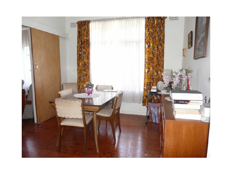 9 Dempster Cres, Regents Park NSW 2143