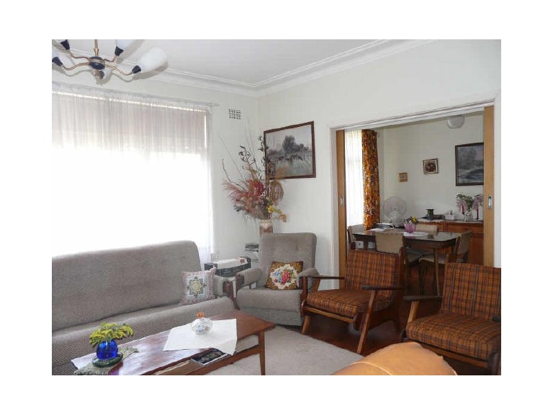 9 Dempster Cres, Regents Park NSW 2143