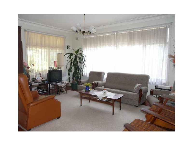 9 Dempster Cres, Regents Park NSW 2143