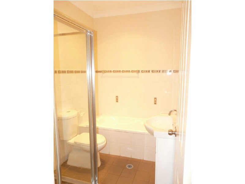 6/4 Iona Place, Bass Hill NSW 2197