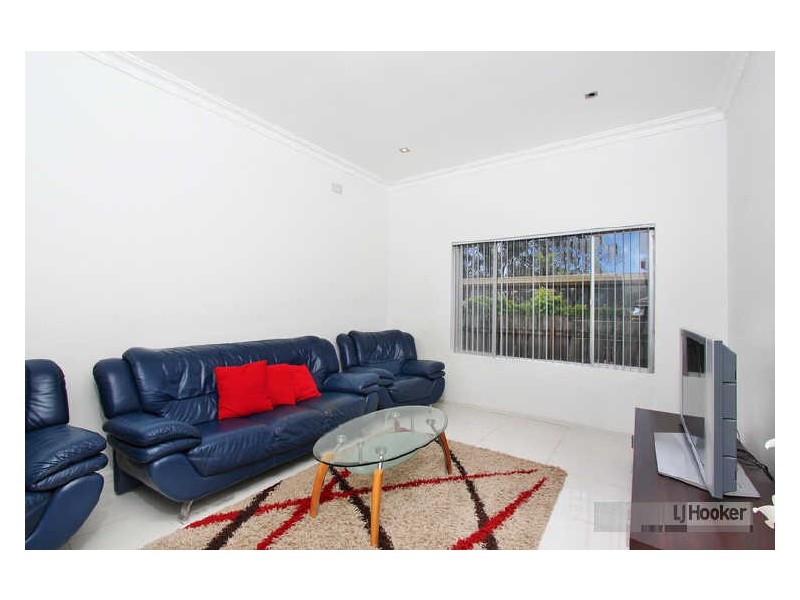 6 Leslie St, Bass Hill NSW 2197