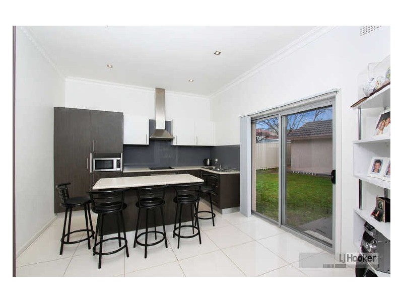 6 Leslie St, Bass Hill NSW 2197