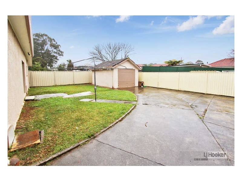 6 Leslie St, Bass Hill NSW 2197