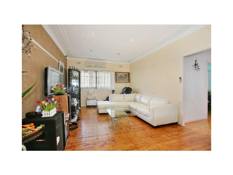 27 Dorothy St, Chester Hill NSW 2162