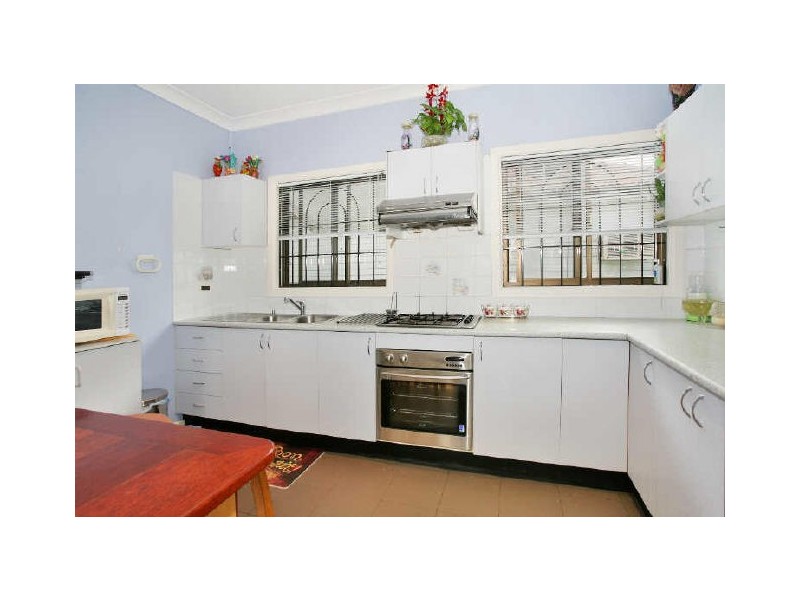 27 Dorothy St, Chester Hill NSW 2162