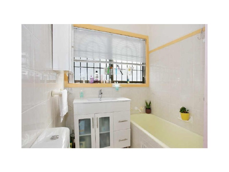 27 Dorothy St, Chester Hill NSW 2162