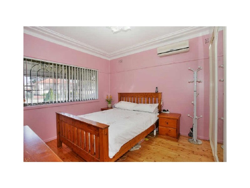 27 Dorothy St, Chester Hill NSW 2162