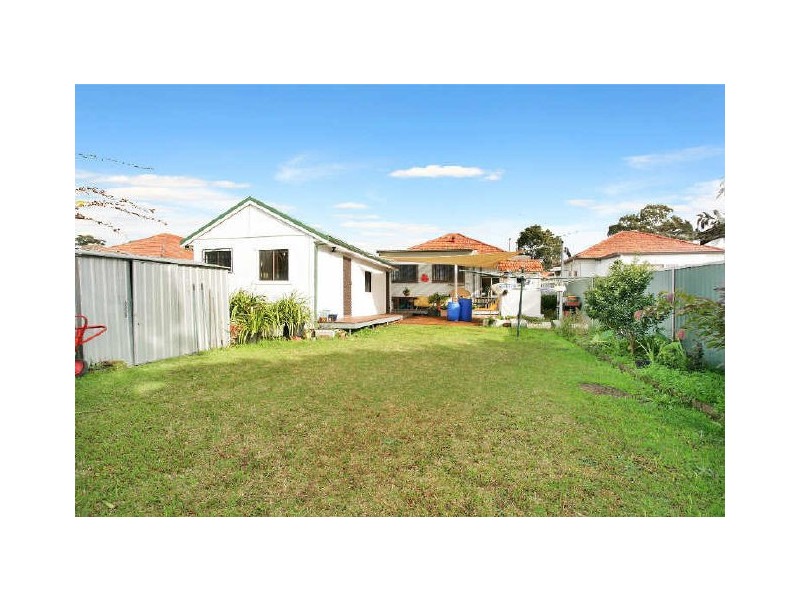 27 Dorothy St, Chester Hill NSW 2162