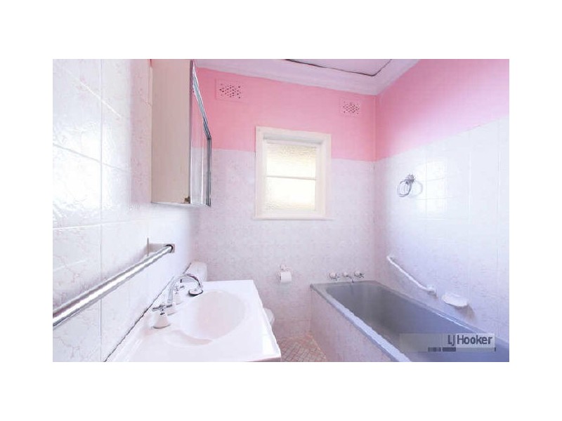 36 Broad St, Bass Hill NSW 2197