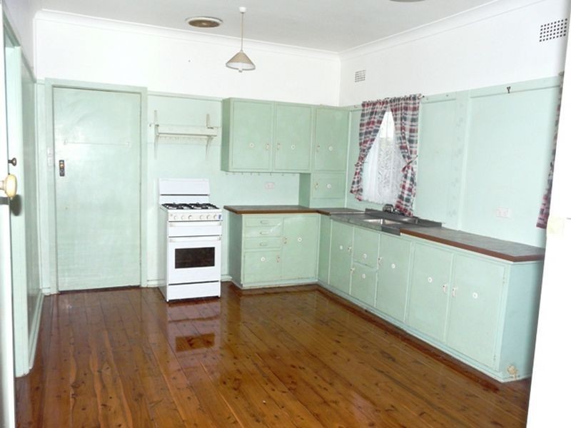 10 McPhee St, Chester Hill NSW 2162